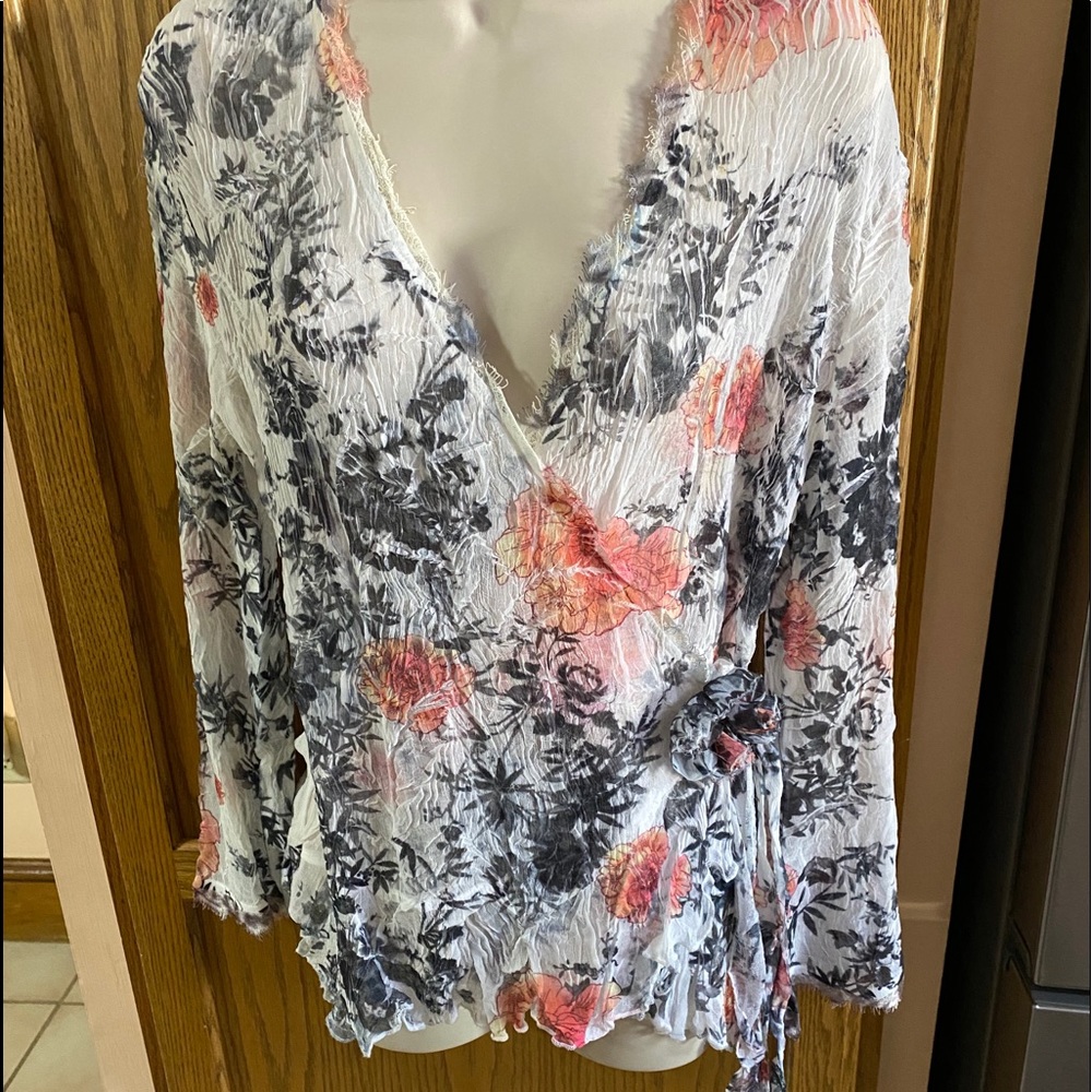 Cache coral & white sheer polyester wrap blouse L